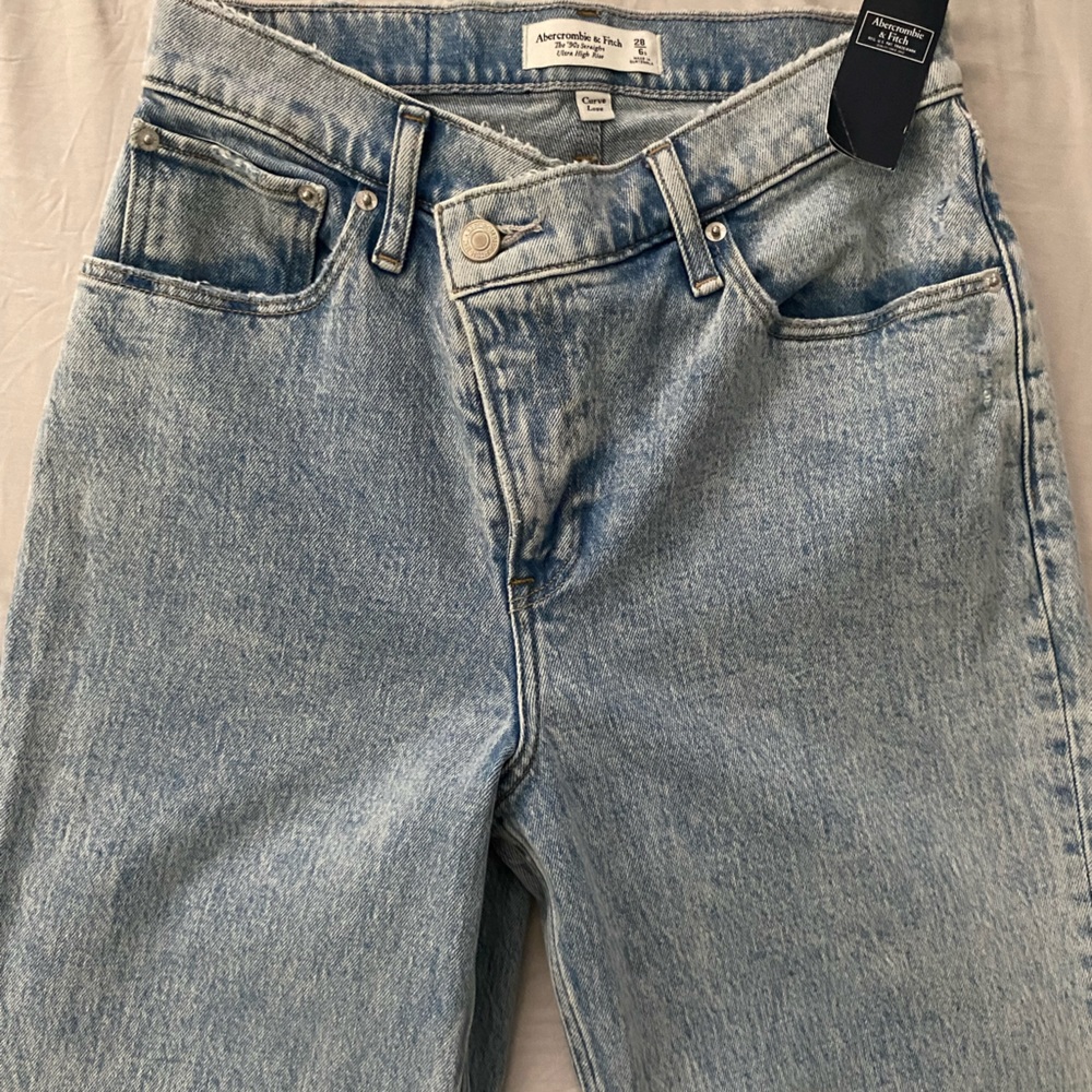 The 90s Straight Ultra High Rise Abercrombie Jeans - Picture 4 of 5